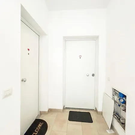 Terrace 584 *