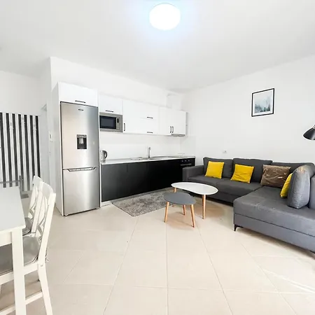 Terrace 584 *