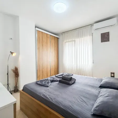 Terrace 584