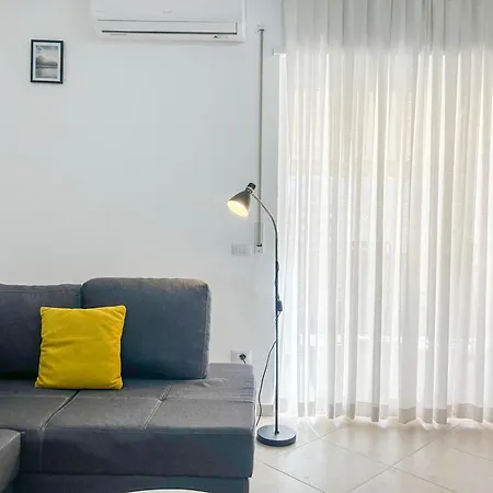 Terrace 584 *