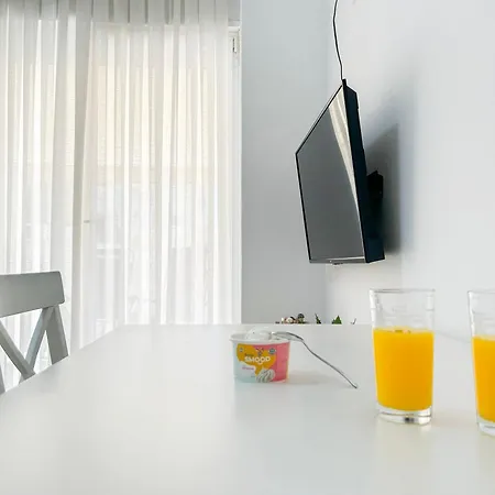 Terrace 584 *